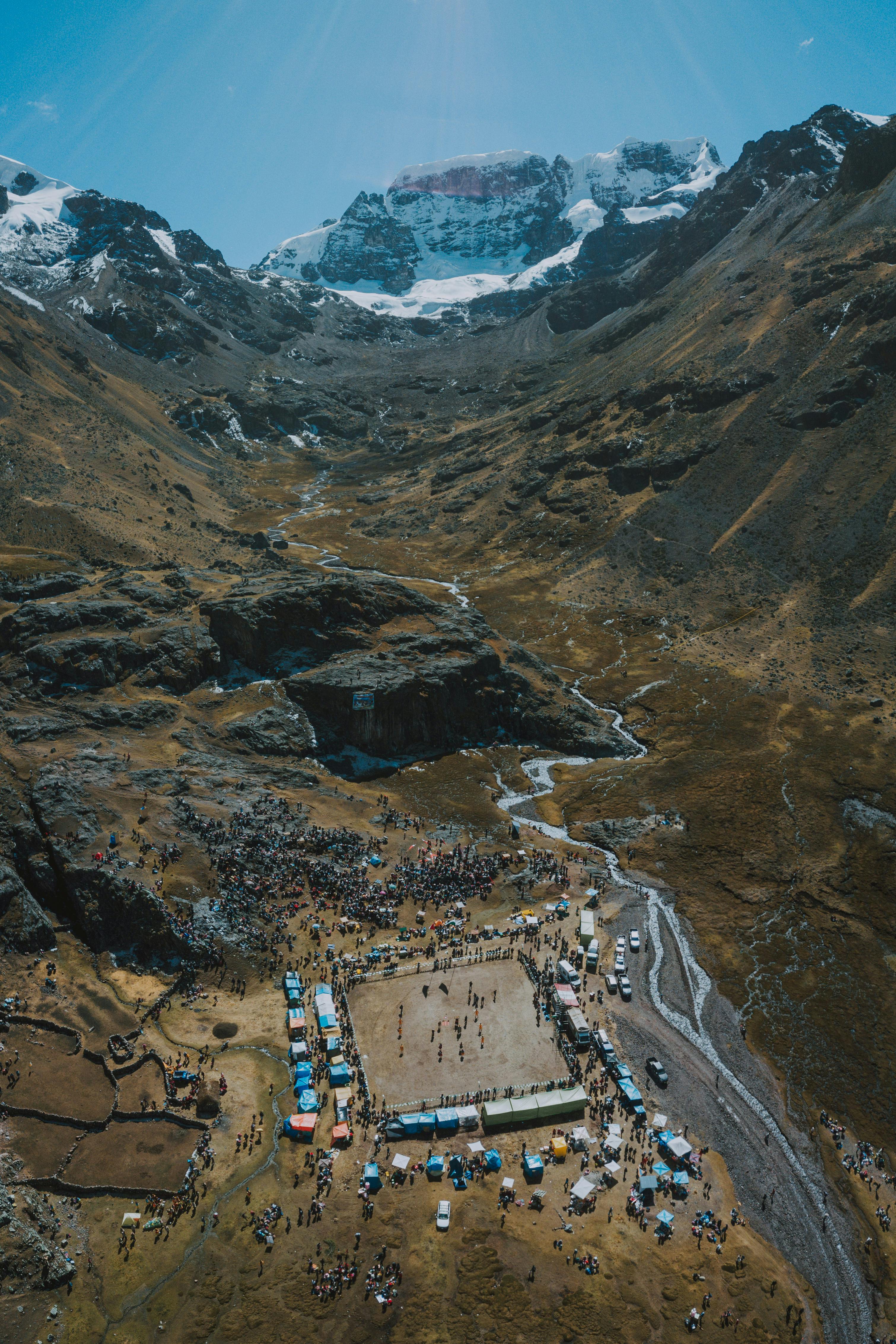 evento con gran afluencia en un espacio natural